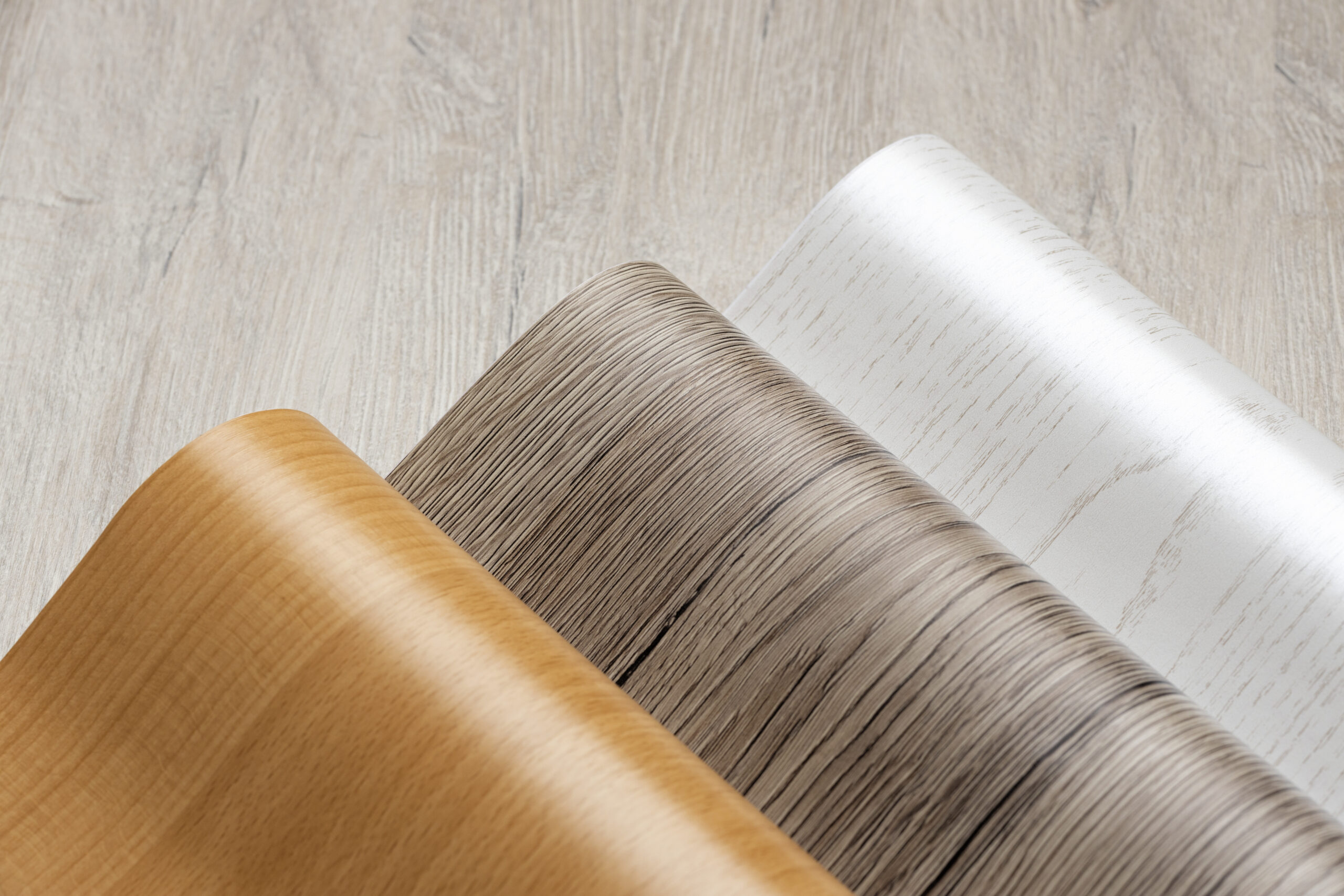 Vinyl und Laminat im Haus